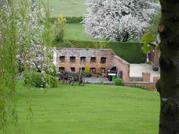 Bee Boles, Barnetts Hill